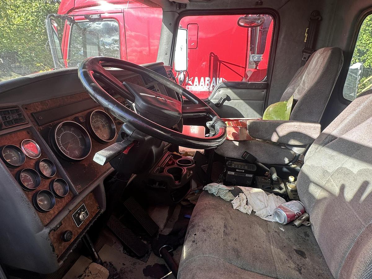 Used 2004 KENWORTH T300