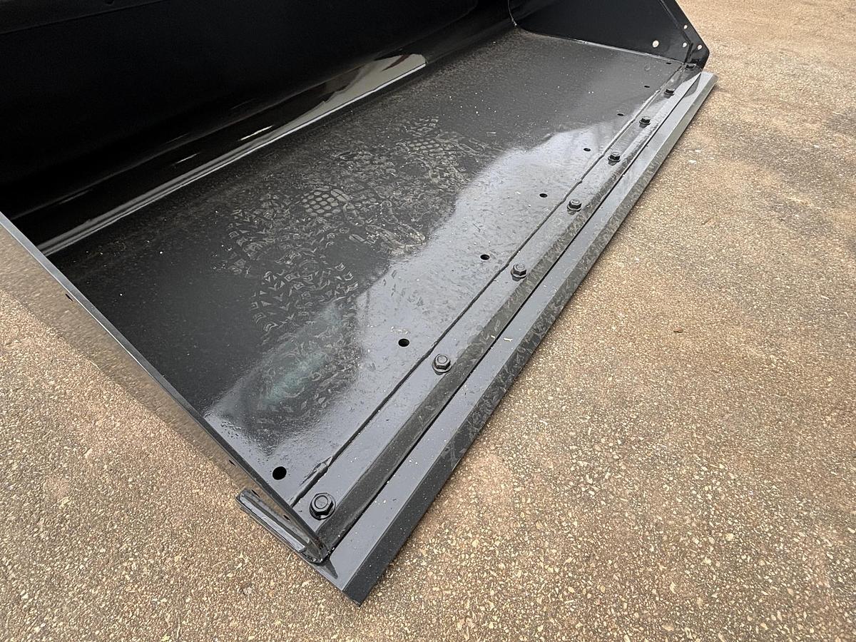 Used 2022 BOBCAT T76