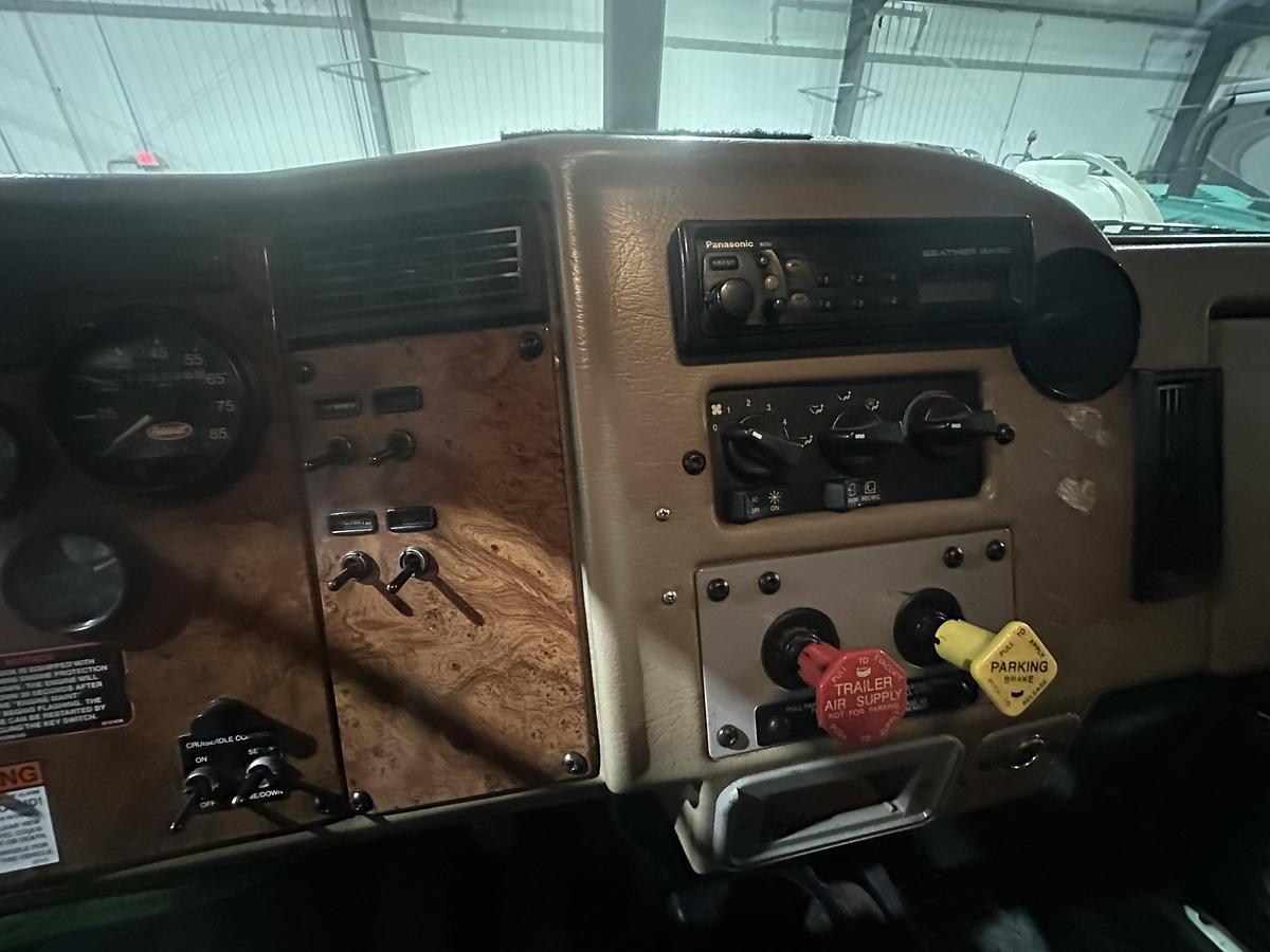 Used 2005 PETERBILT 335