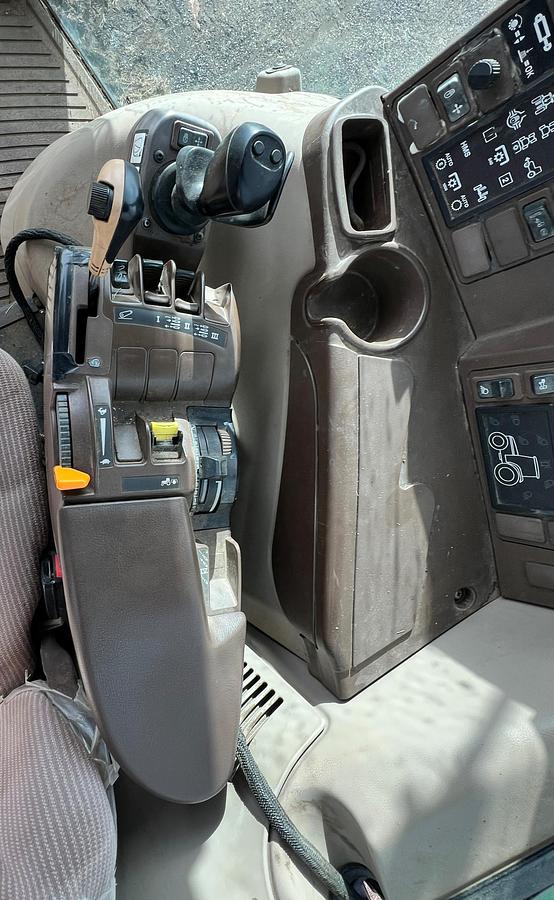 Used 2006 JOHN DEERE 7520