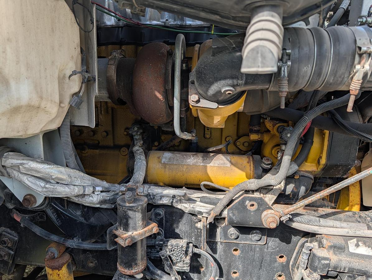 Used 2015 CATERPILLAR CT660 S