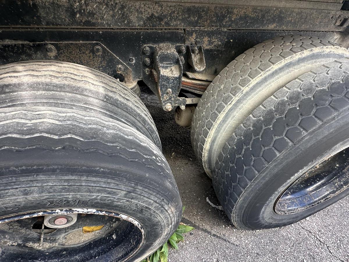 Used 2004 KENWORTH T300