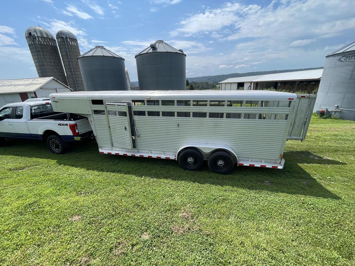 Used 2000 SOONER 27 foot 20x6.95 Ranch GN
