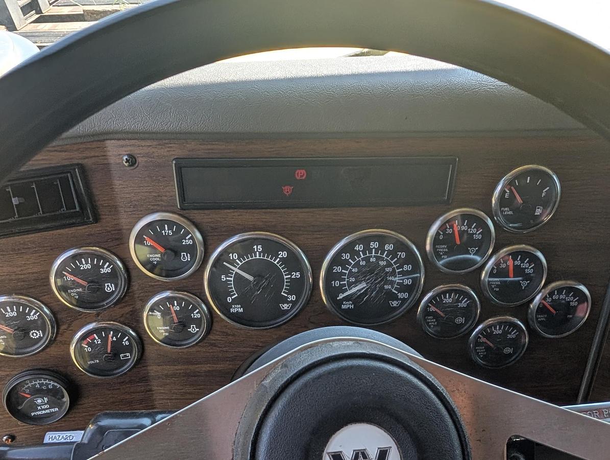 Used 2004 WESTERN STAR 4900