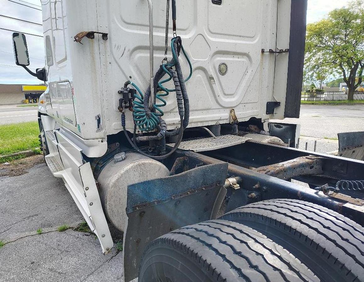 Used 2012 FREIGHTLINER Cascadia