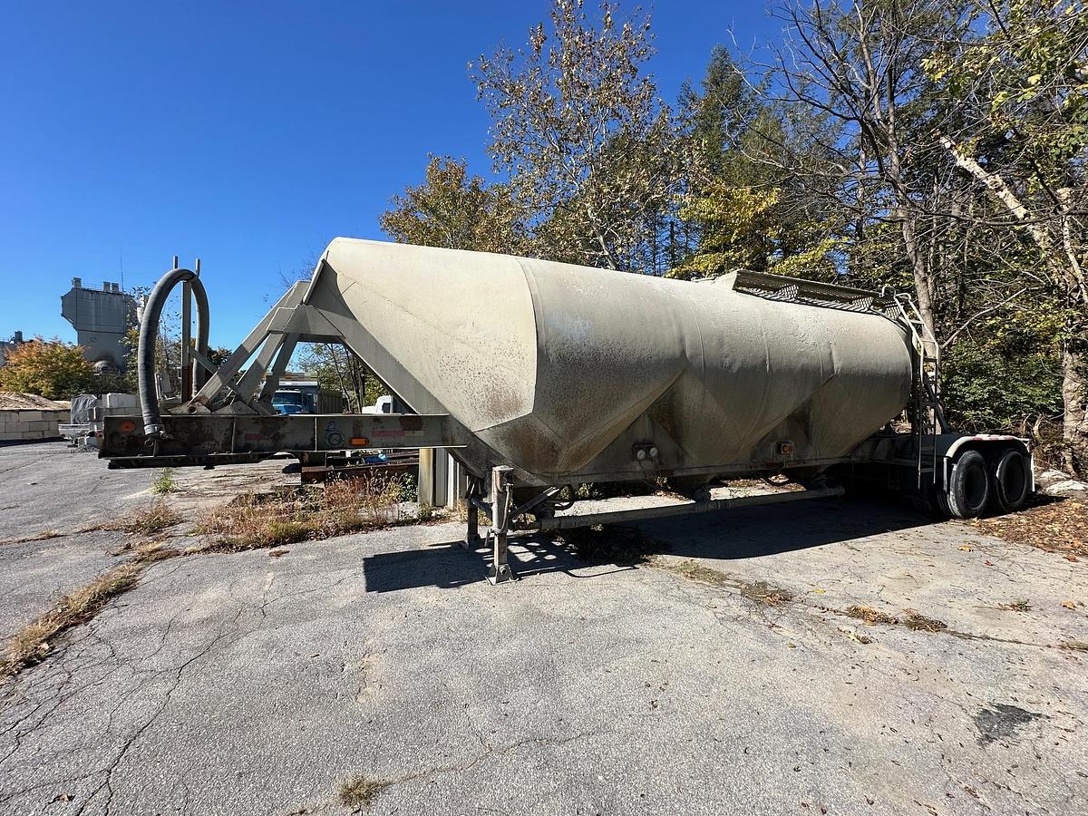 Used 1972 FRUEHAUF Bulk Trailer