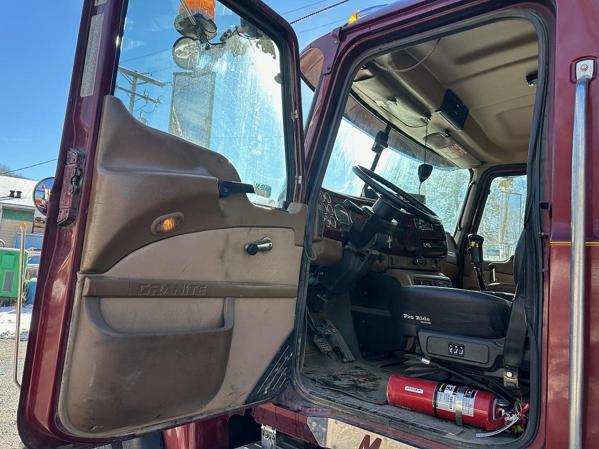 Used 2005 MACK CV713