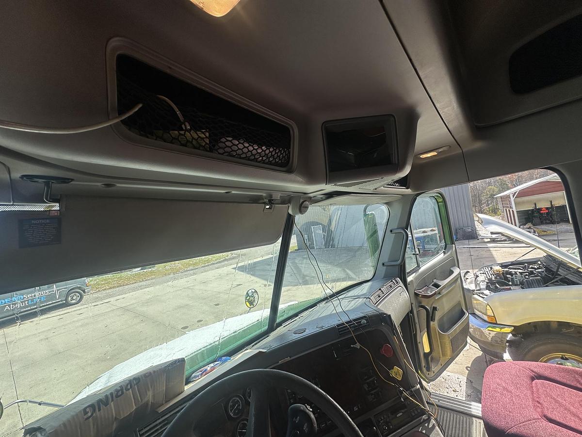 Used 2006 FREIGHTLINER Cascadia