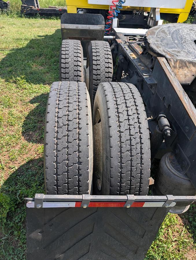 Used 2004 WESTERN STAR 4900