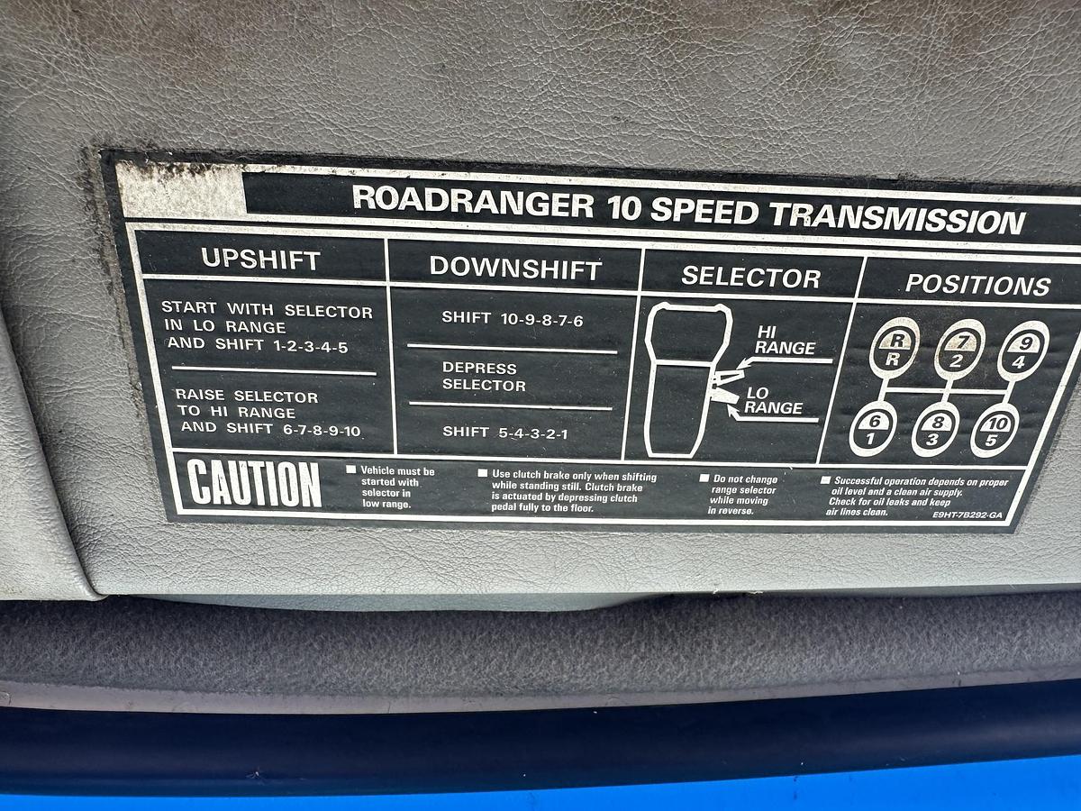 Used 2000 STERLING AT9513