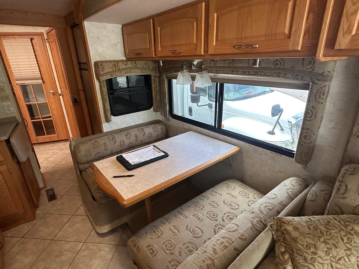 Used 2005 WINNEBAGO Suncruiser