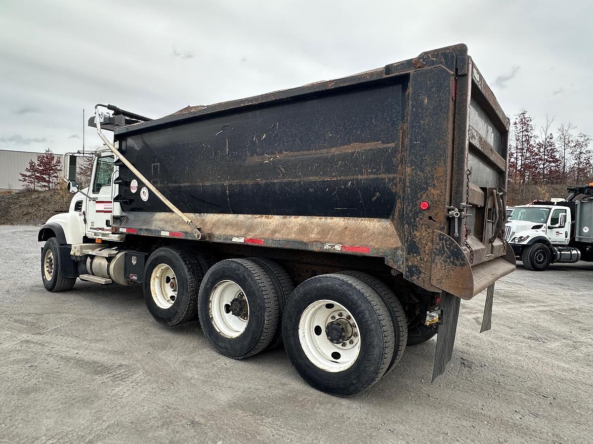 Used 2007 MACK CV713