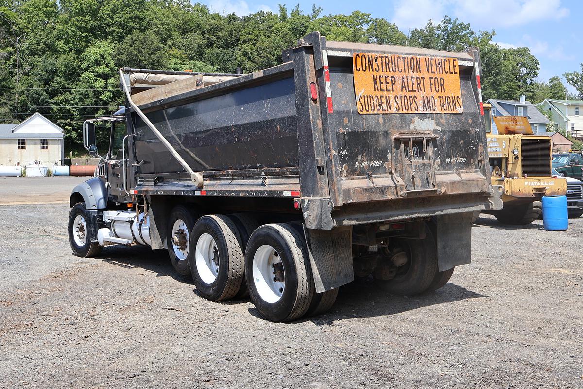 Used 2009 MACK Granite GU713