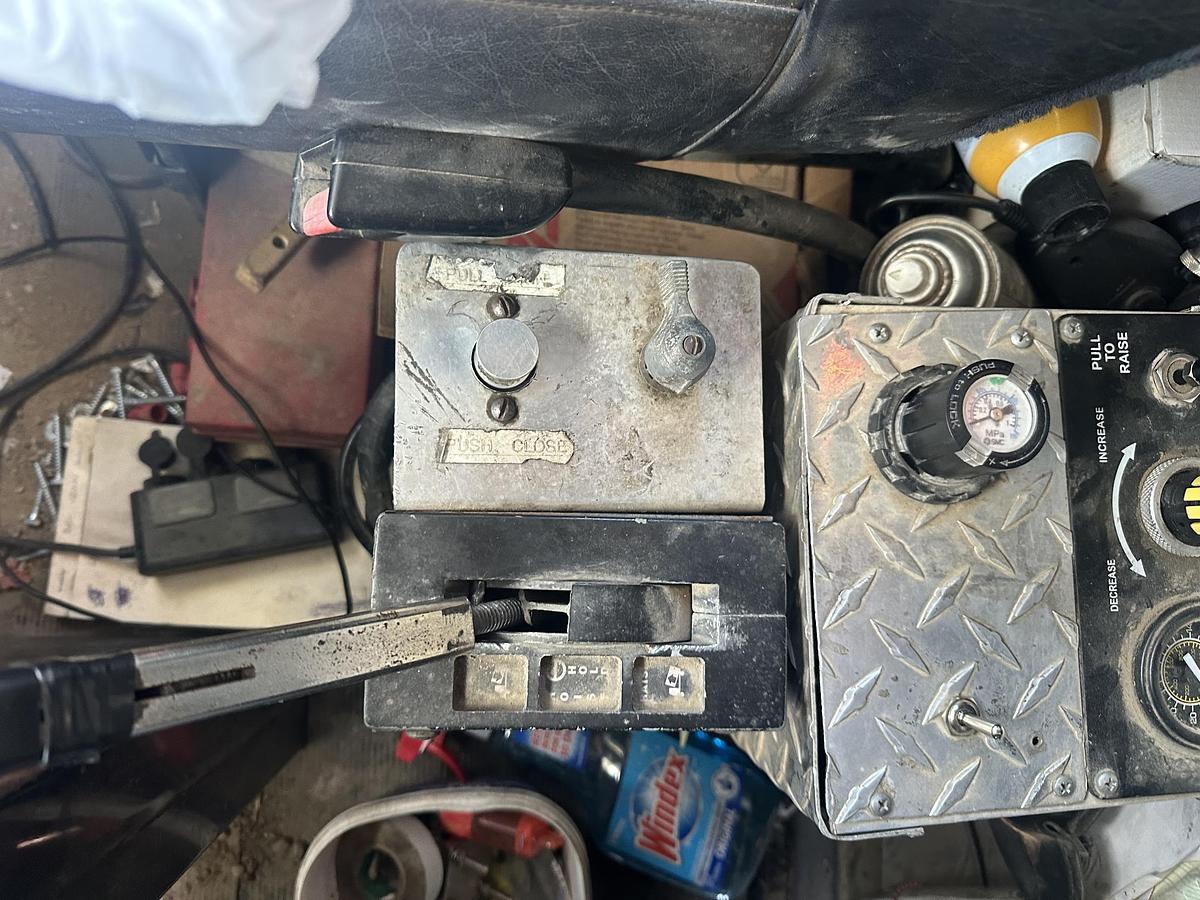 Used 2002 MACK RD688S