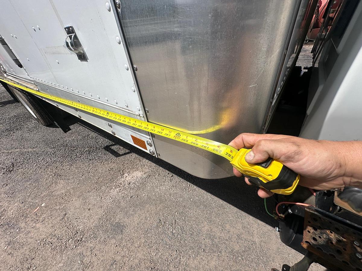 Used 2015 INTERNATIONAL 4300 24' Box Truck