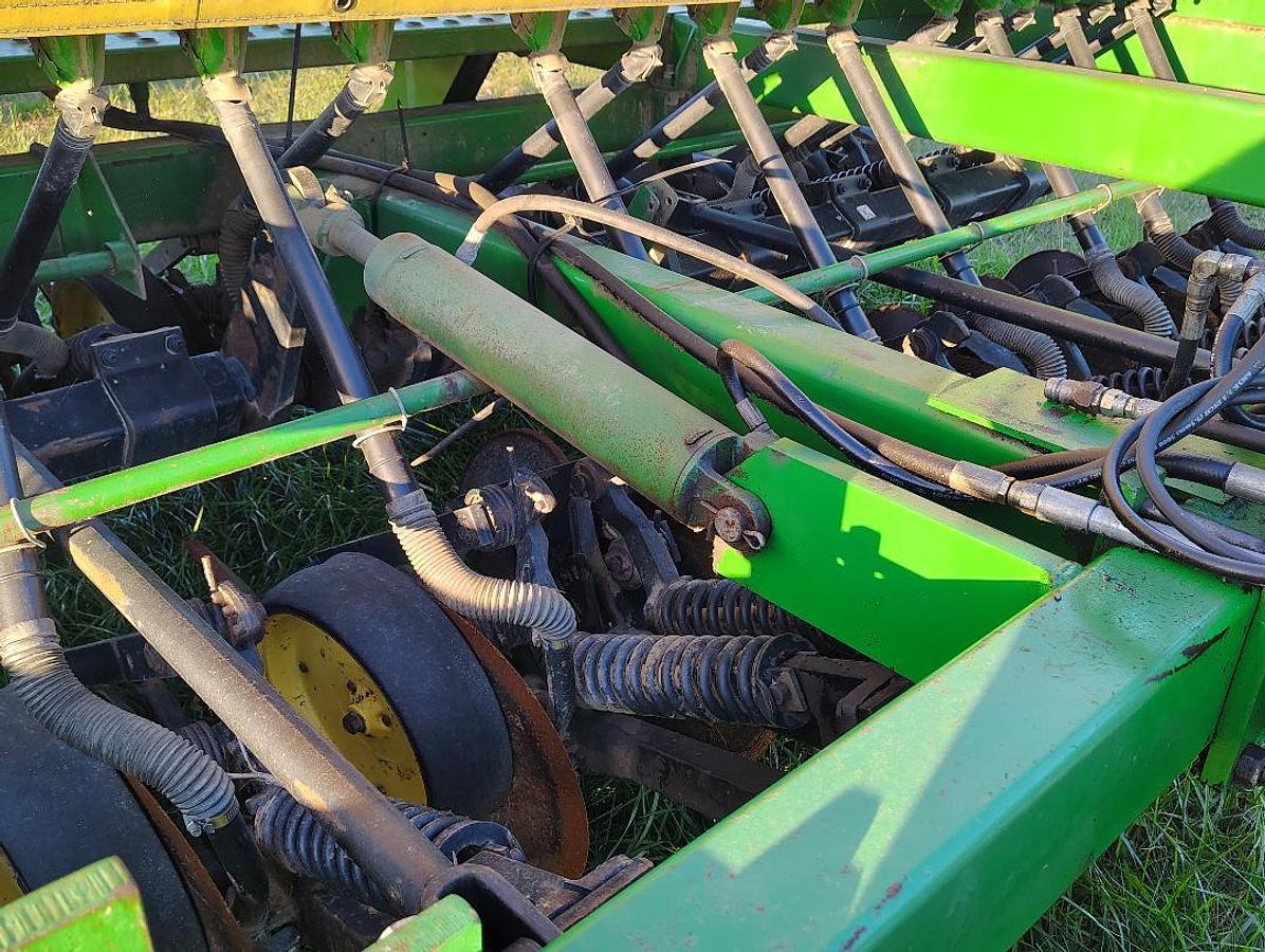 Used 1992 JOHN DEERE 750 Grain Drills