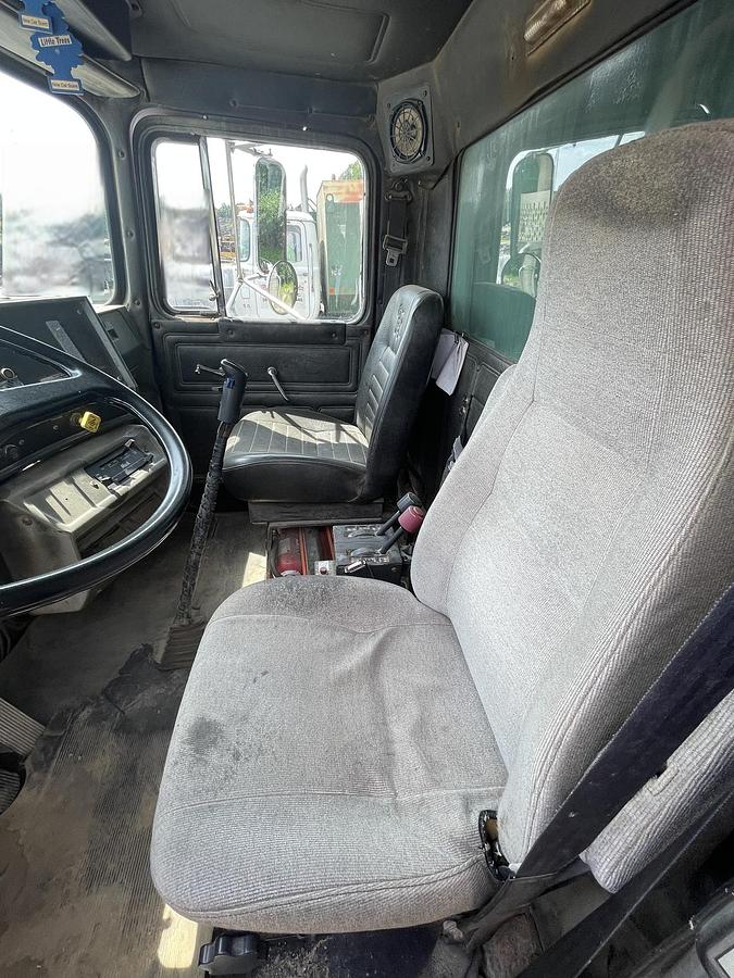 Used 1993 MACK RD 690S
