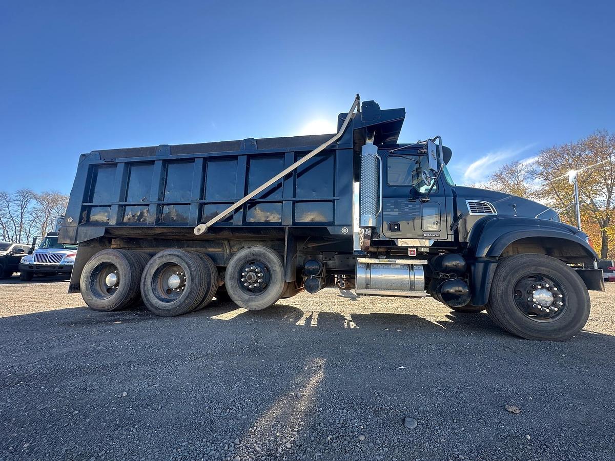 Used 2006 MACK Granite CV713
