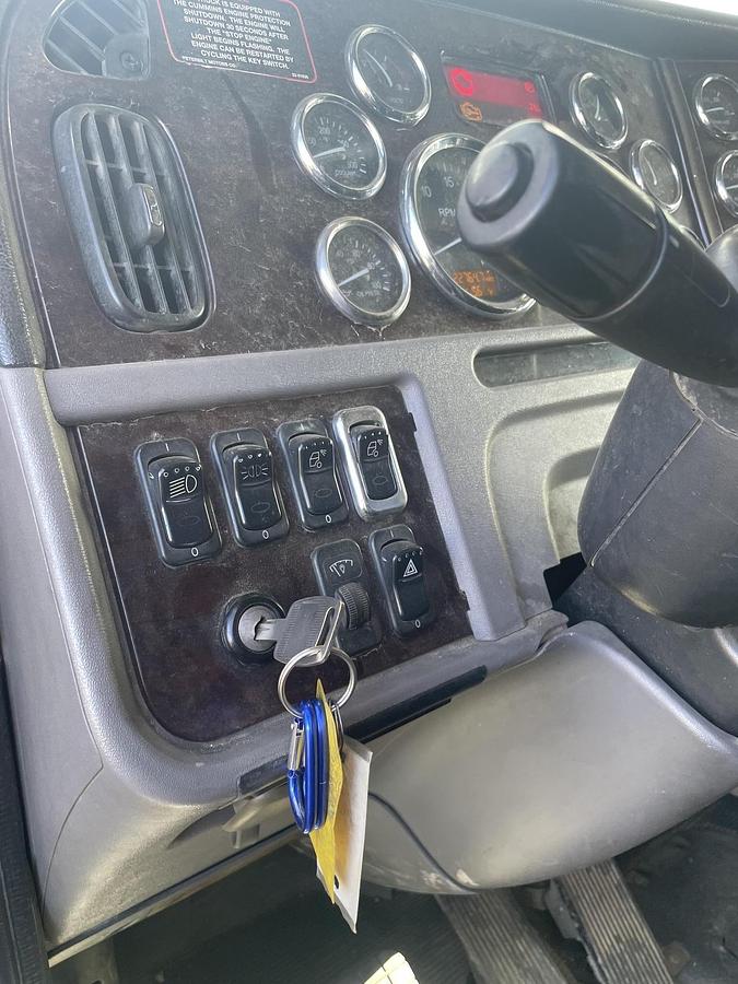 Used 2012 PETERBILT 389
