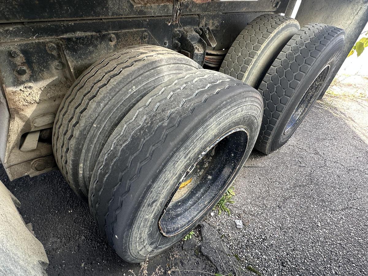 Used 2004 KENWORTH T300