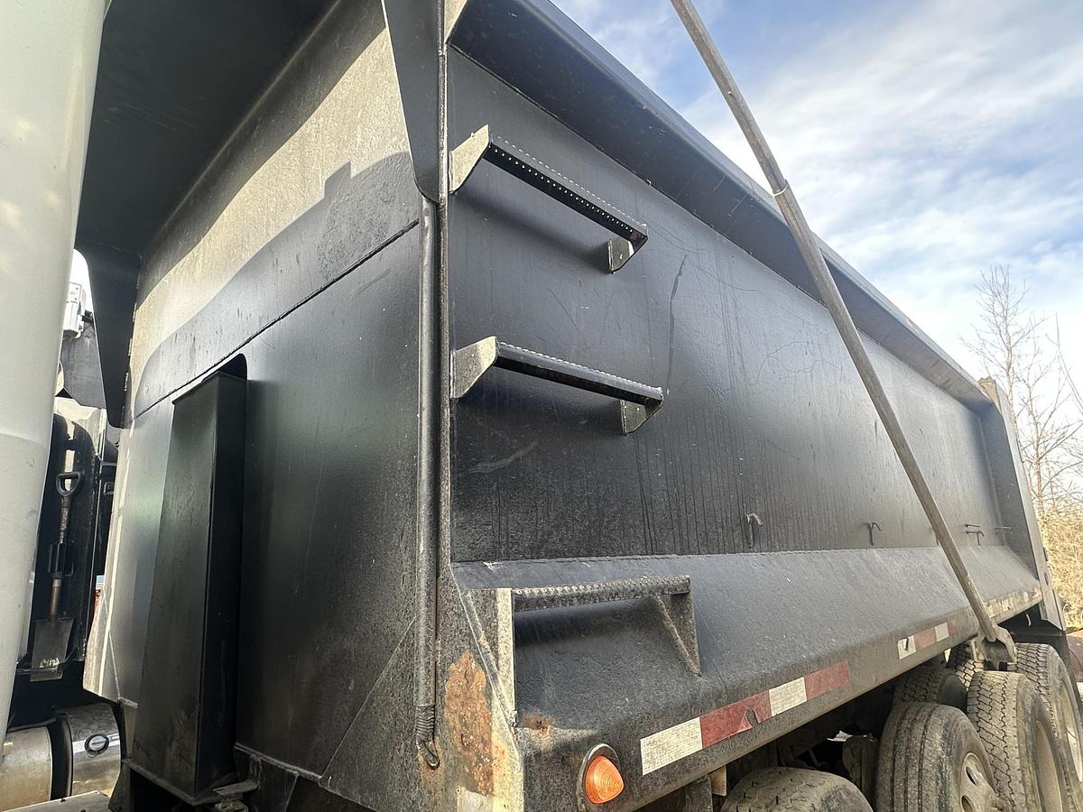 Used 2013 MACK Granite CU713