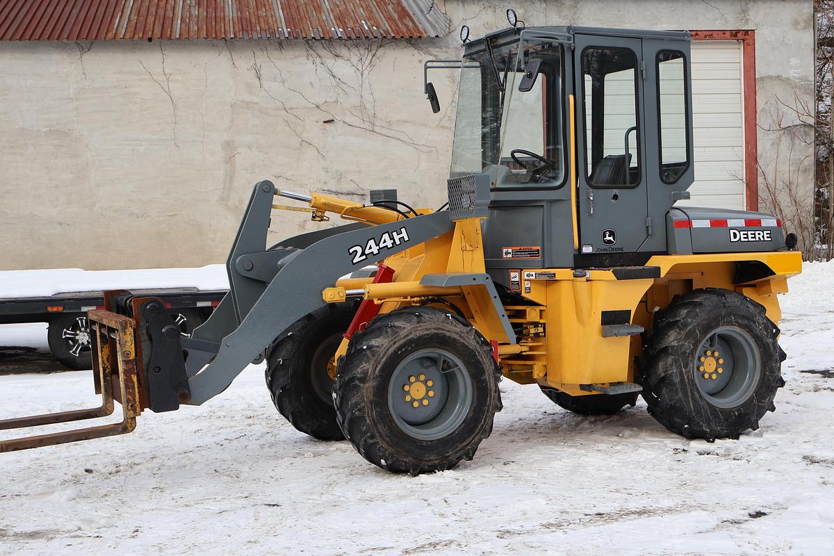 Used 2000 DEERE 244H