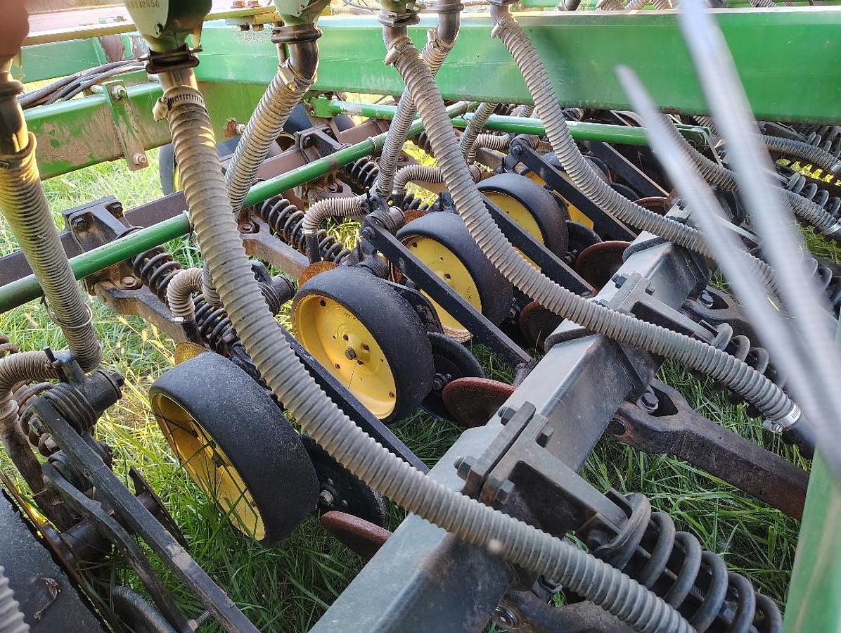 Used 1992 JOHN DEERE 750 Grain Drills