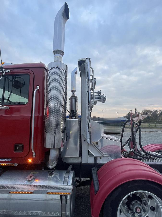 Used 2001 MACK CHU613