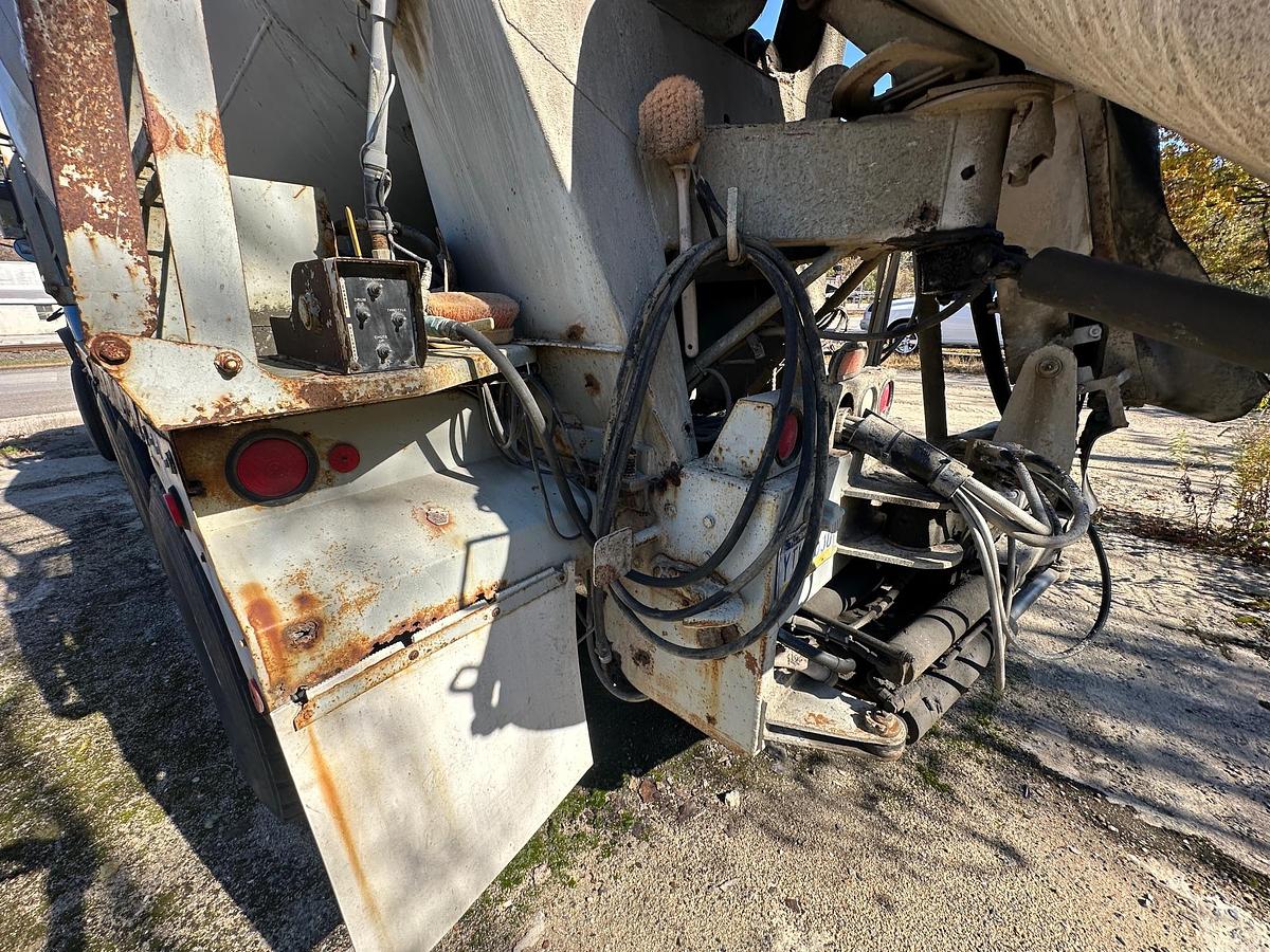 Used 2000 MACK DM690S Conveyor