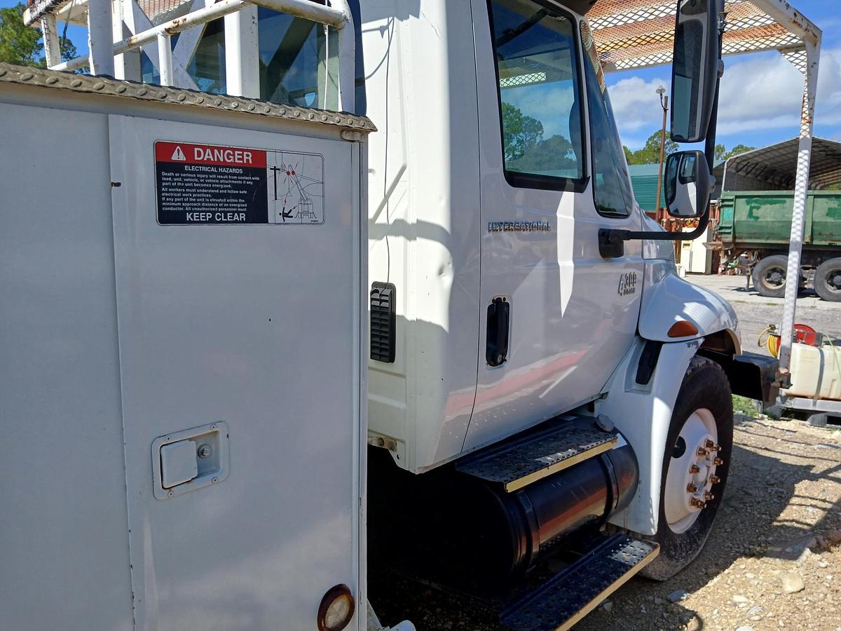Used 2002 INTERNATIONAL 4300