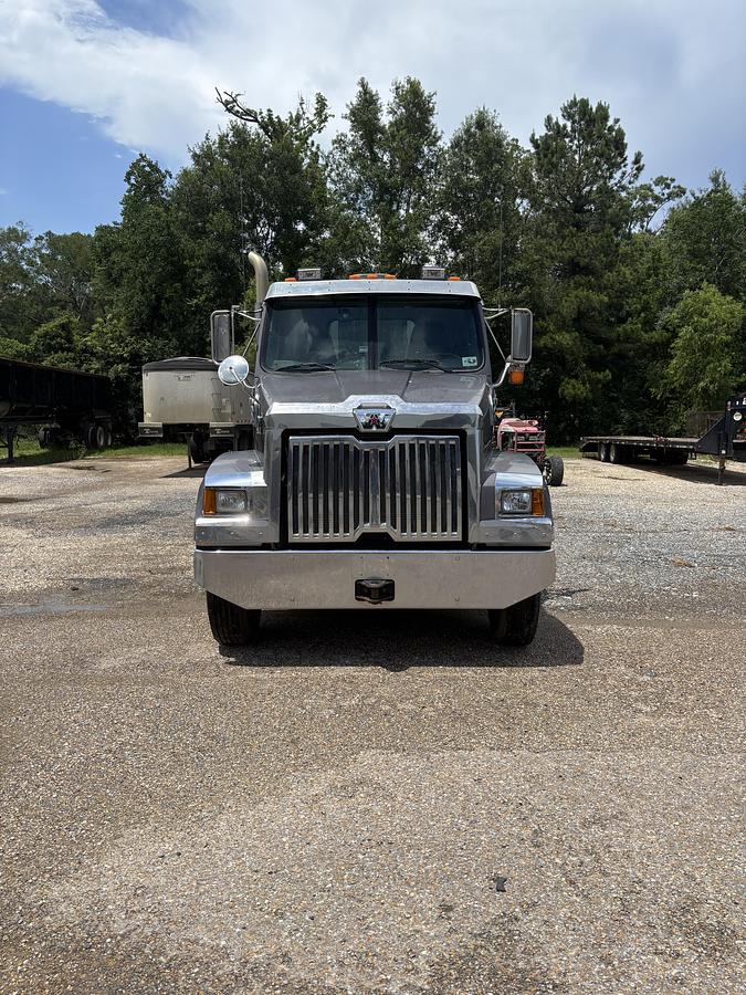 Used 2017 WESTERN STAR 4700