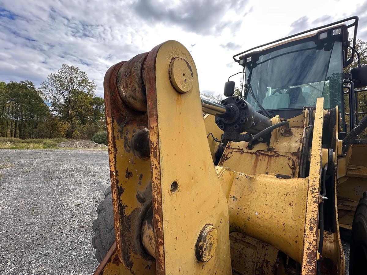 Used 2013 CATERPILLAR 962K