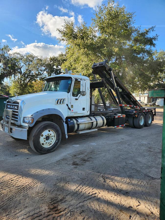 Used 2012 MACK GU713