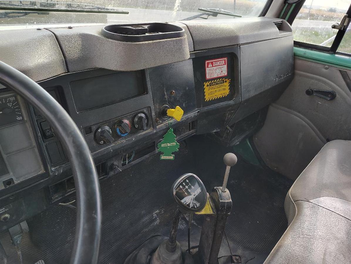 Used 2000 INTERNATIONAL 4700 DT466E