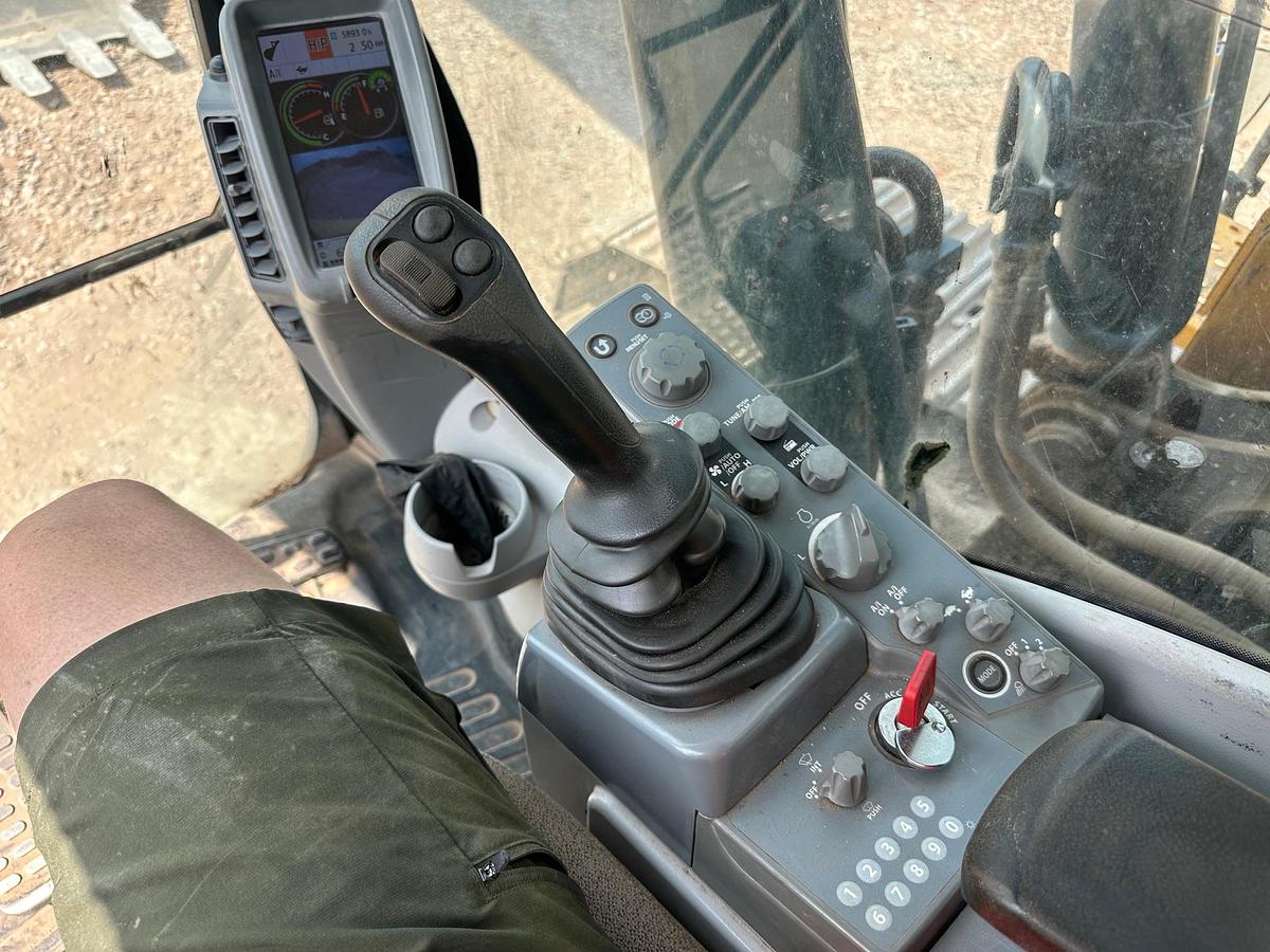 Used 2018 DEERE 380G LC