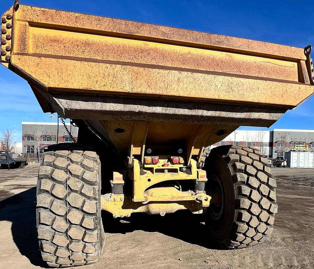 Used 2015 CATERPILLAR 740B