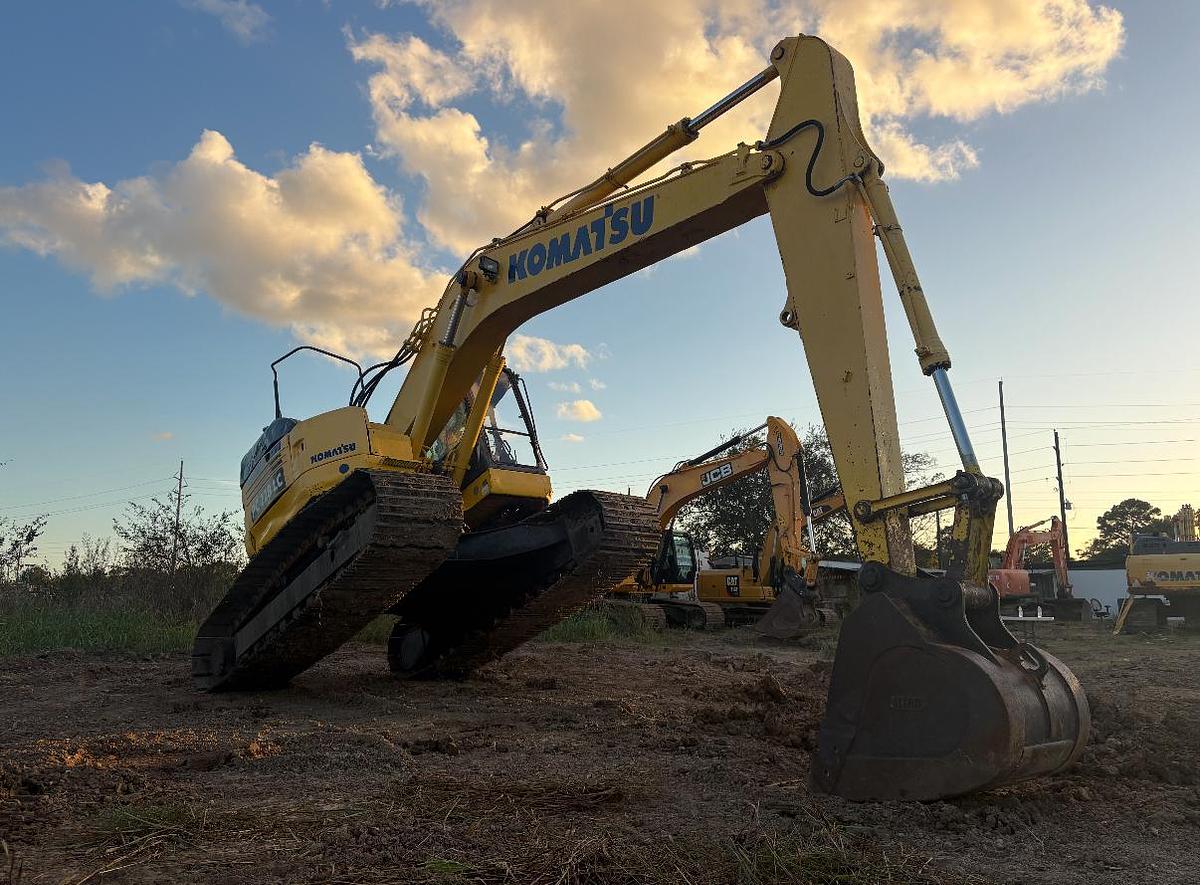 Used 2005 KOMATSU PC-228 LC