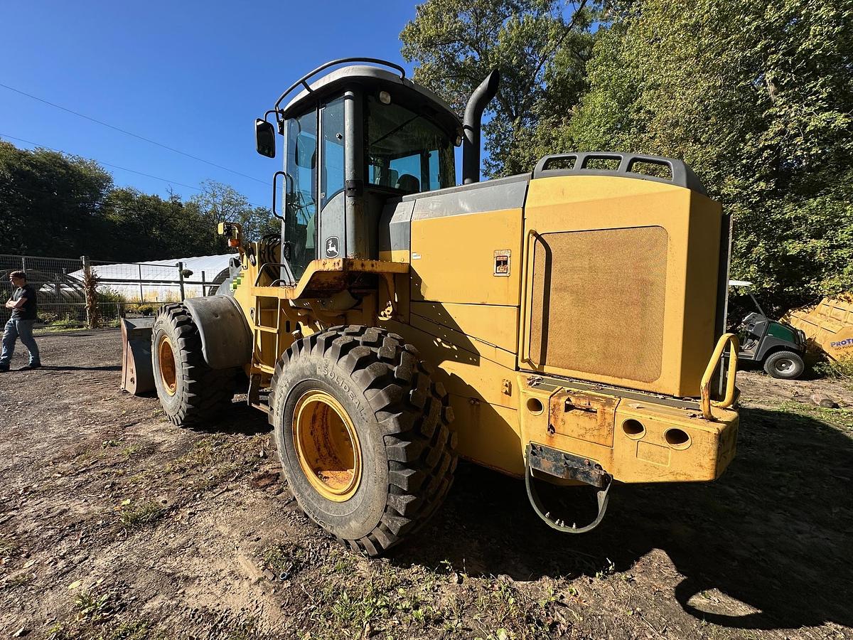 Used 2005 DEERE 624J