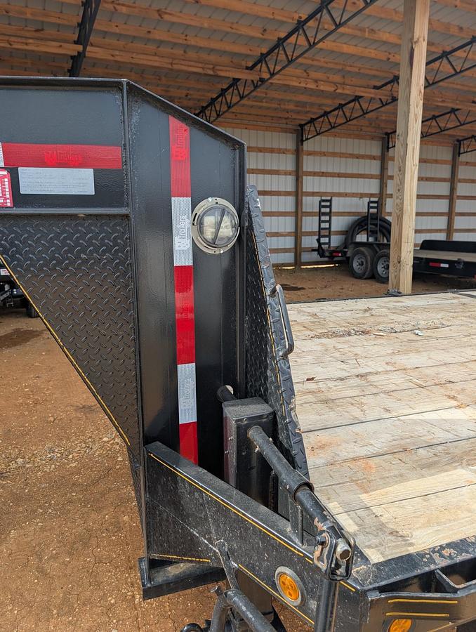 Used 2023 EAGLE 26 foot Gooseneck