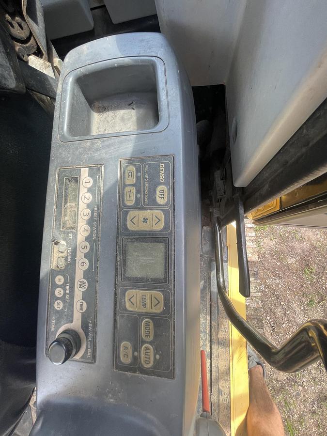 Used 2003 KOMATSU PC200 LC7