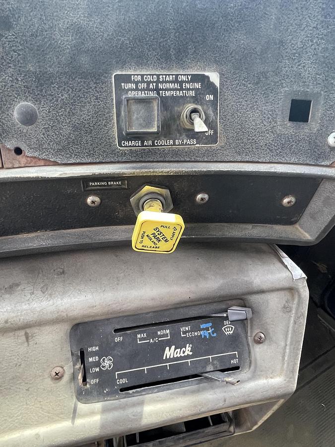 Used 1993 MACK RD 690S