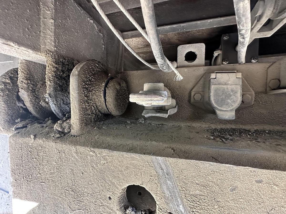 Used 2000 STERLING AT9513