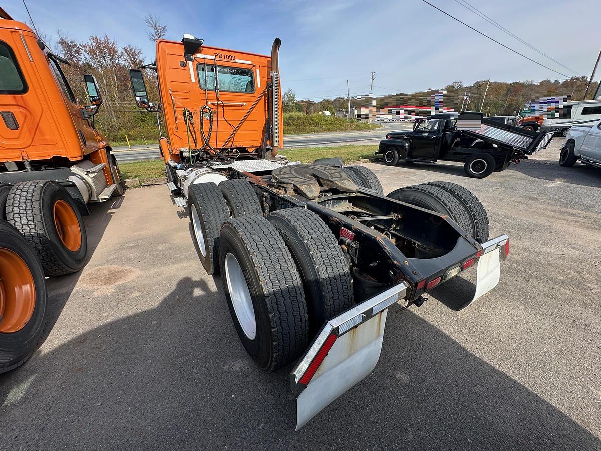 Used 2014 VOLVO VNM64T