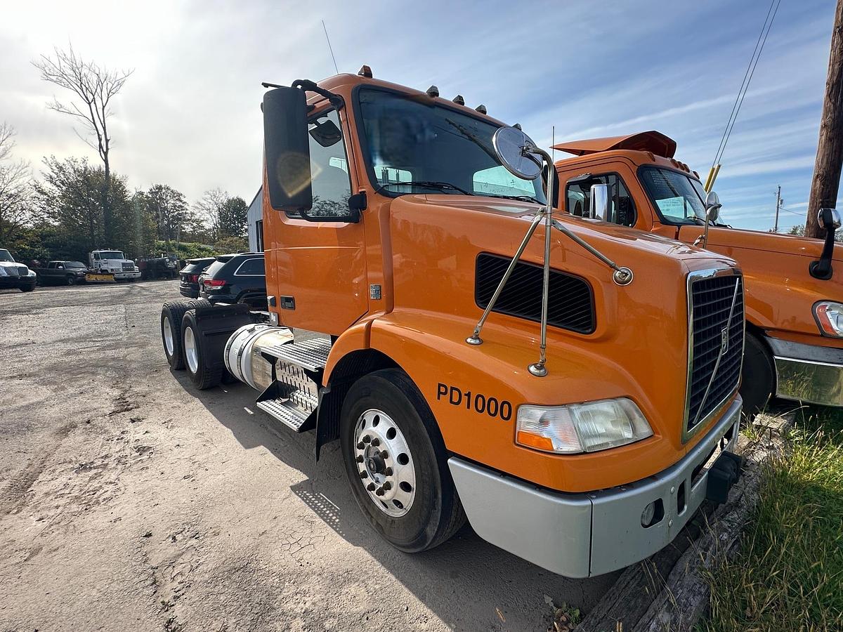Used 2014 VOLVO VNM64T