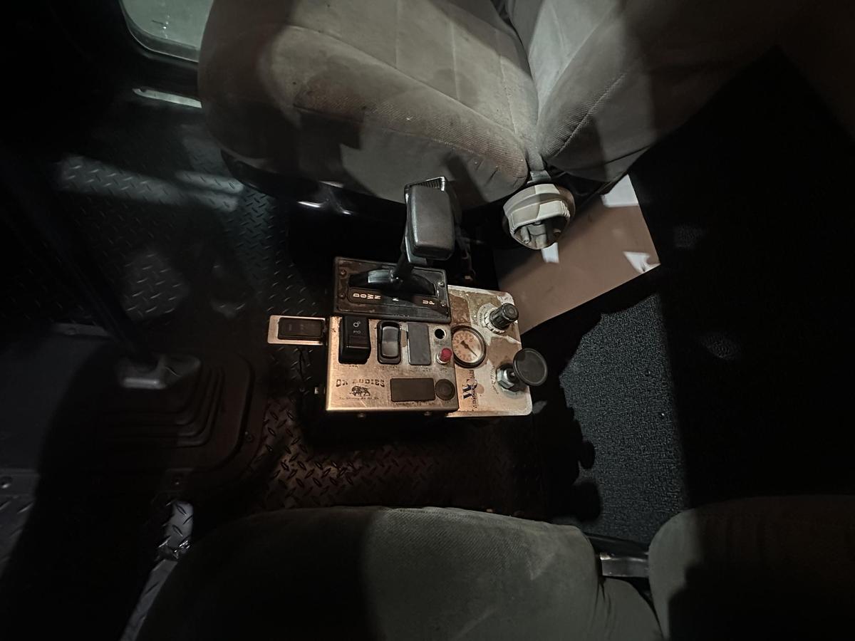 Used 2005 PETERBILT 335