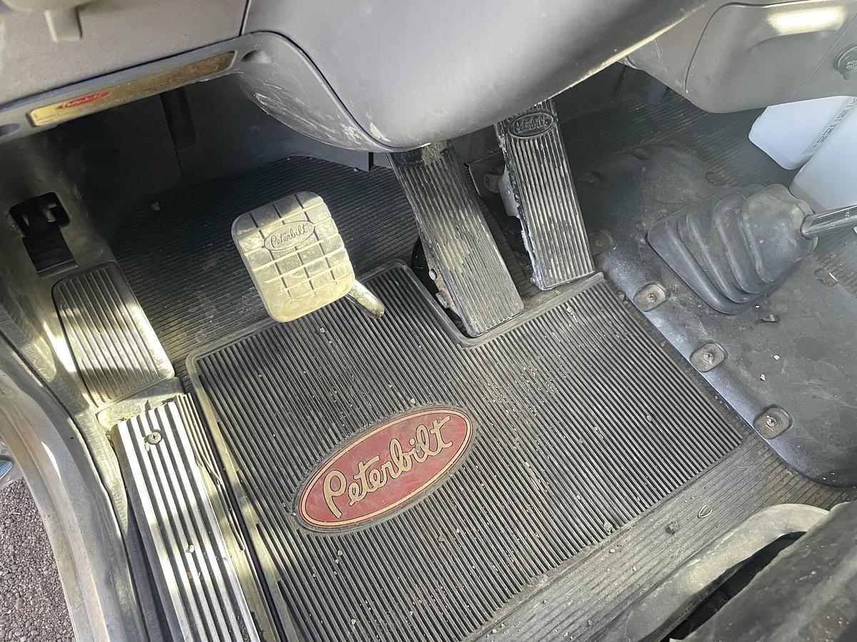 Used 2012 PETERBILT 389