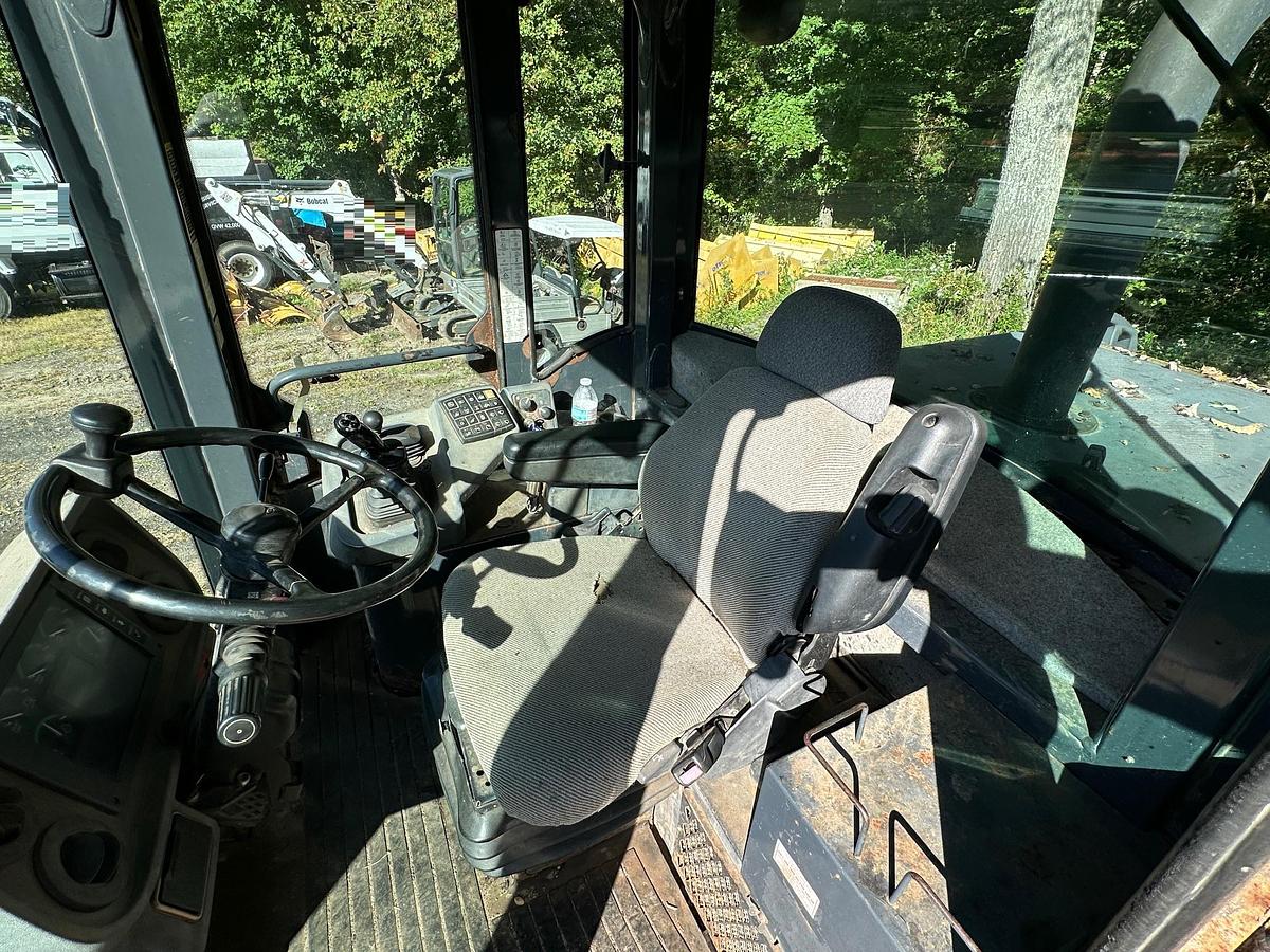 Used 2005 DEERE 624J