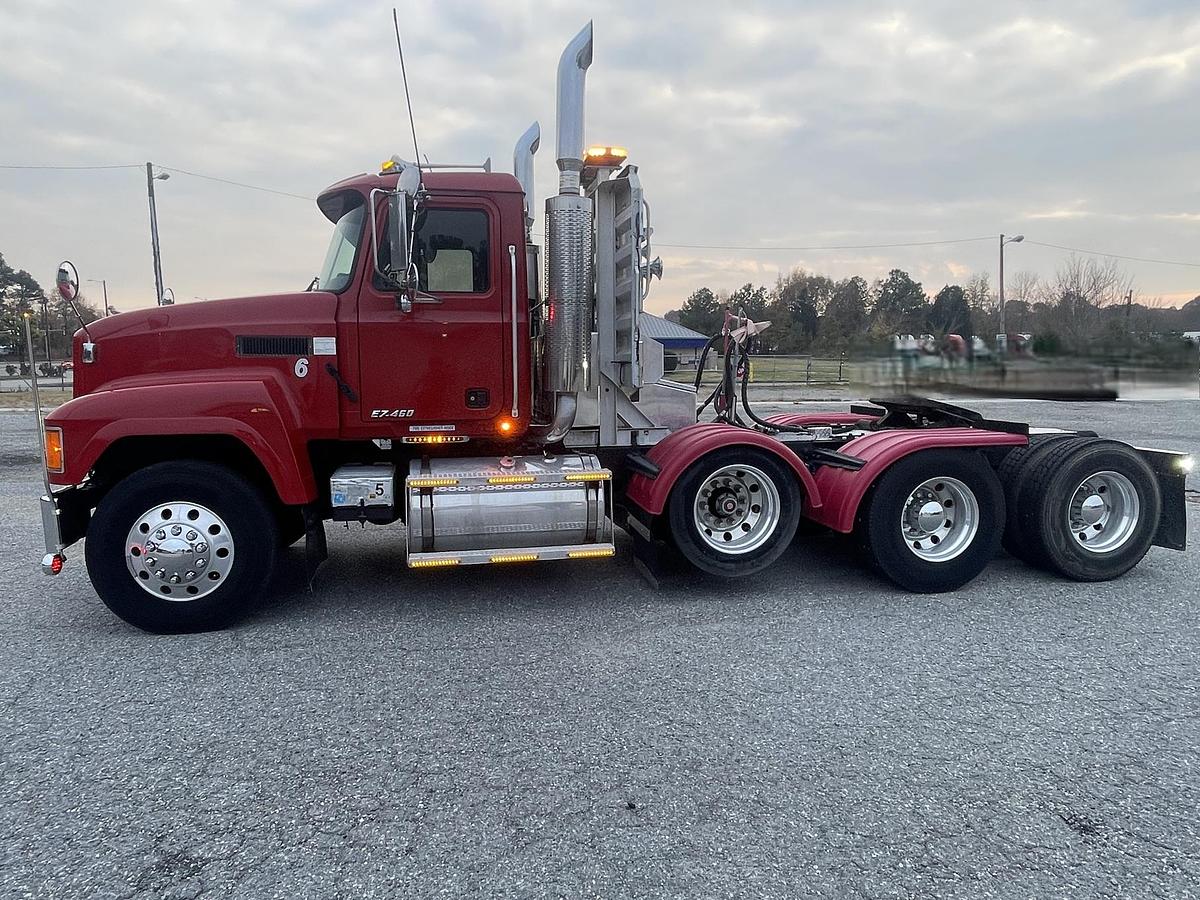 Used 2001 MACK CHU613