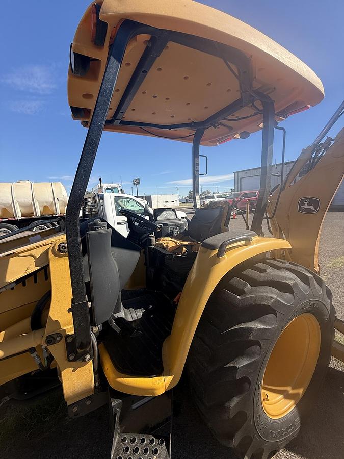 Used 2012 JOHN DEERE 110