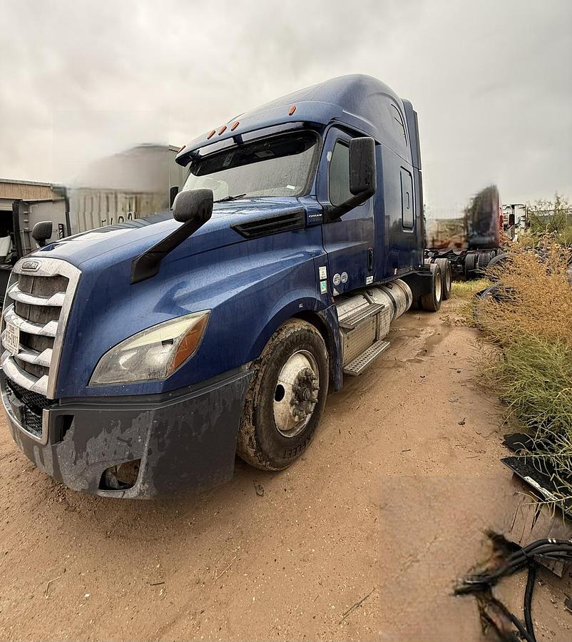 Used 2019 FREIGHTLINER CASCADIA